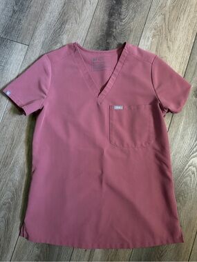 FIGS Mauve Catarina Scrub Top XS